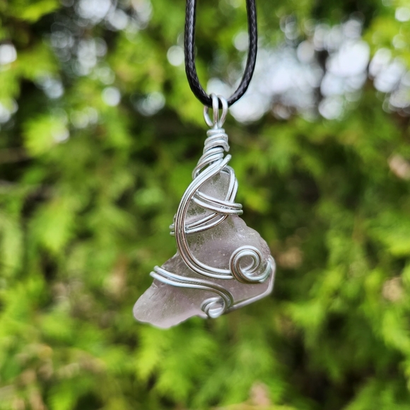 Handmade beach glass necklace - Picture 2 of 3